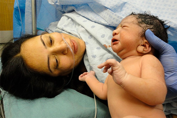 Derecho a la prestación de nacimiento y baja por maternidad