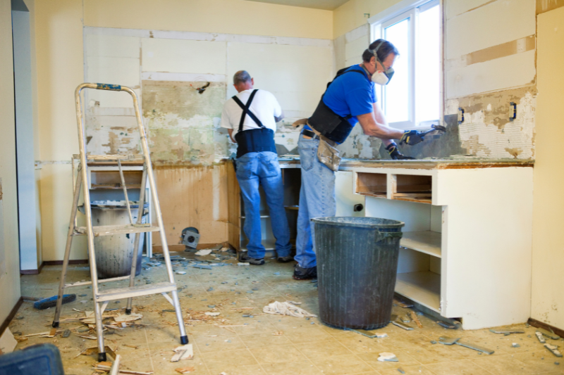 ¿Qué pasa si un vecino realiza obras ilegales en su vivienda?