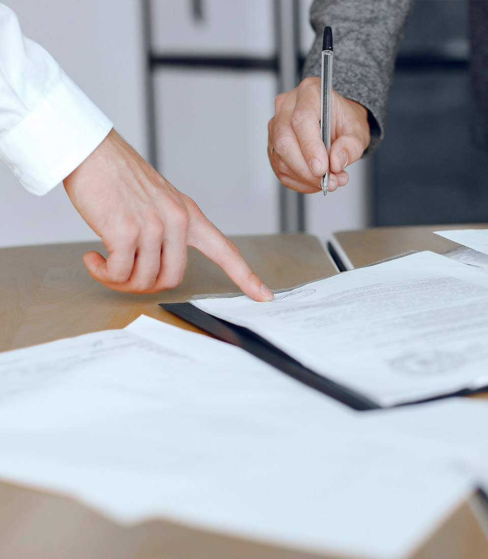 Elaboración y revisión de contratos