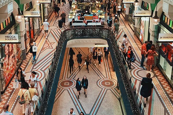 Reclamar una indemnización por caída en tienda